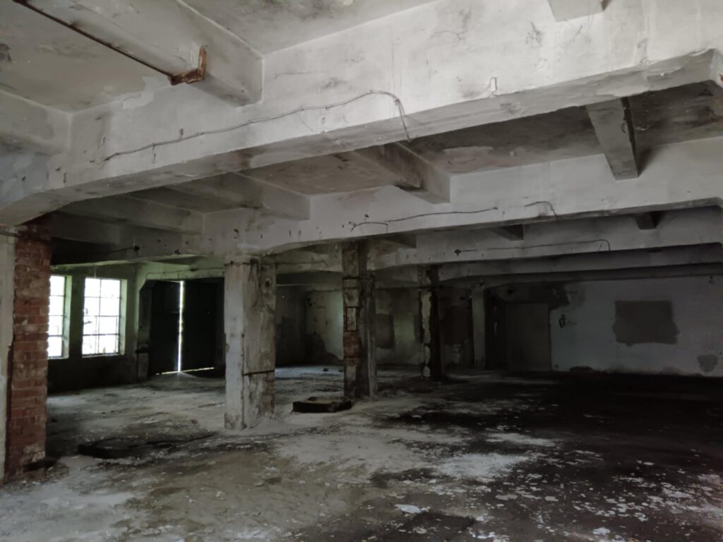 Orosháza paintball pálya beltéri képe, festéklabdás játékhoz