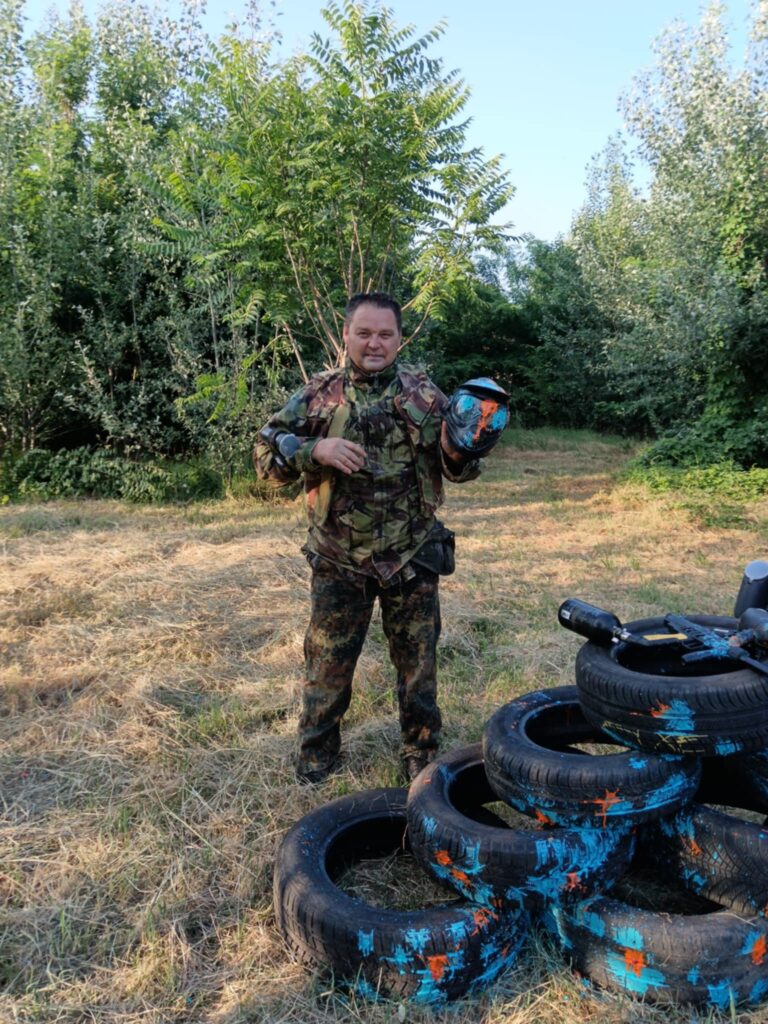 Kültéri paintball pálya Orosházán erdős háttérrel